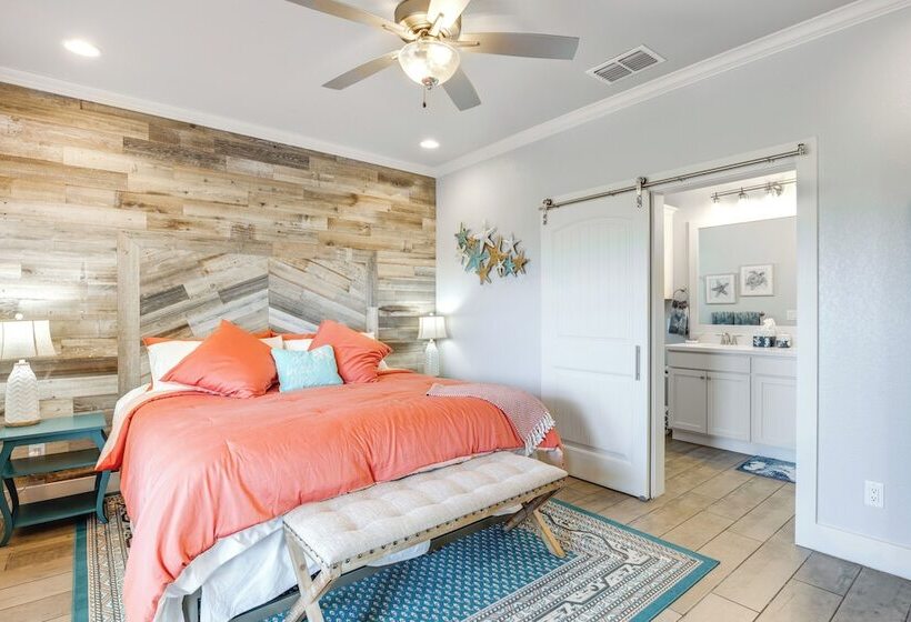 1 Mi To Beach Access: Coastal Port Aransas Home