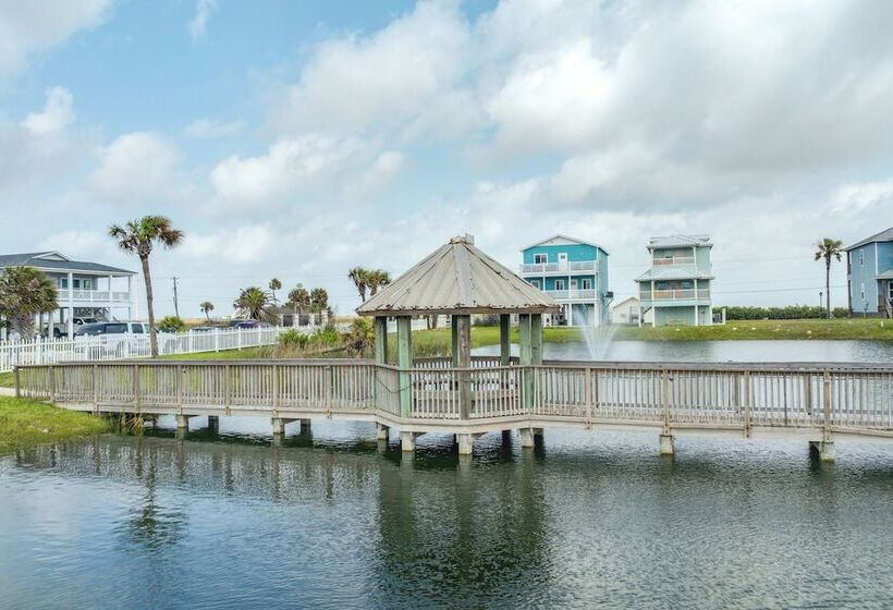1 Mi To Beach Access: Coastal Port Aransas Home