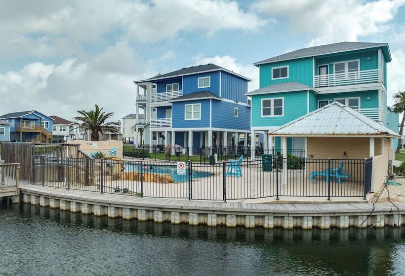1 Mi To Beach Access: Coastal Port Aransas Home