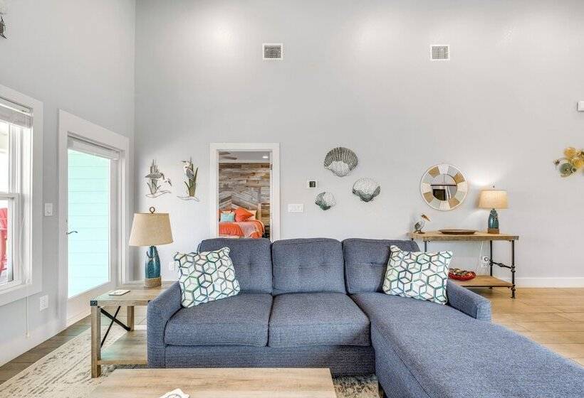 1 Mi To Beach Access: Coastal Port Aransas Home