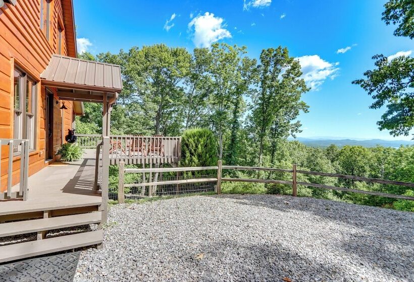 Beautiful Blue Ridge Cabin: Mountain & Lake Views!