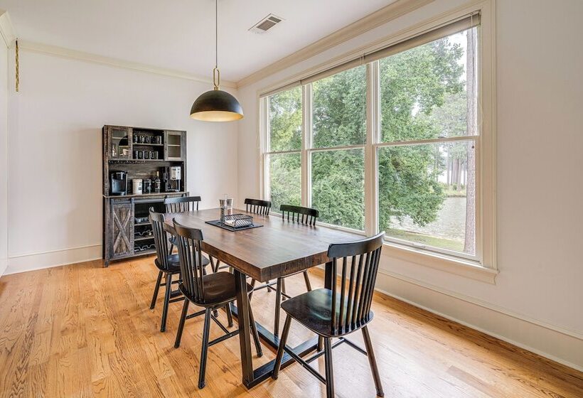 Beautiful Lake Sinclair Retreat W/ Dock & Deck!