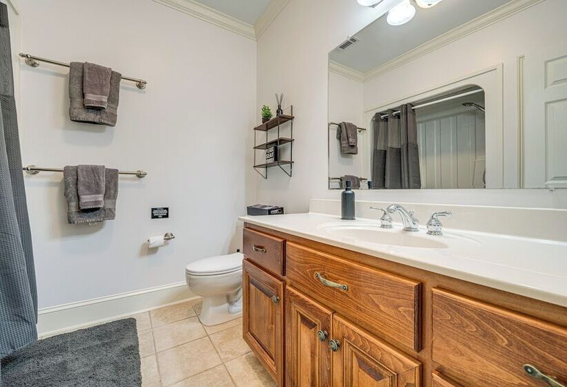 Beautiful Lake Sinclair Retreat W/ Dock & Deck!