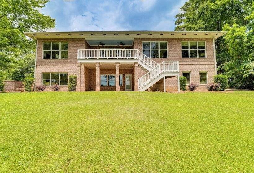 Beautiful Lake Sinclair Retreat W/ Dock & Deck!