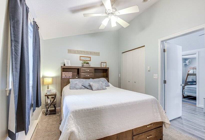 Waterfront W/ Boat Dock: Retreat On Indian Lake