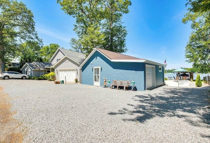 Waterfront W/ Boat Dock: Retreat On Indian Lake