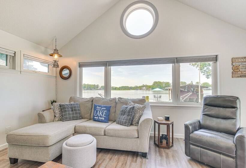 Waterfront W/ Boat Dock: Retreat On Indian Lake