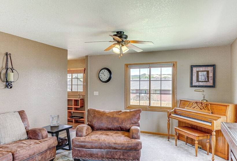 Black Hills Family Home: Close To Hiking Trails!