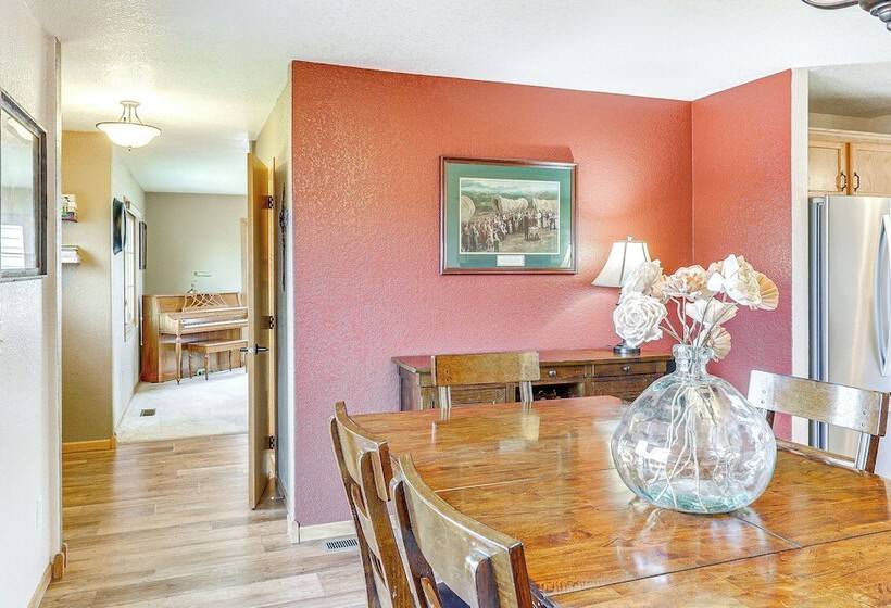 Black Hills Family Home: Close To Hiking Trails!