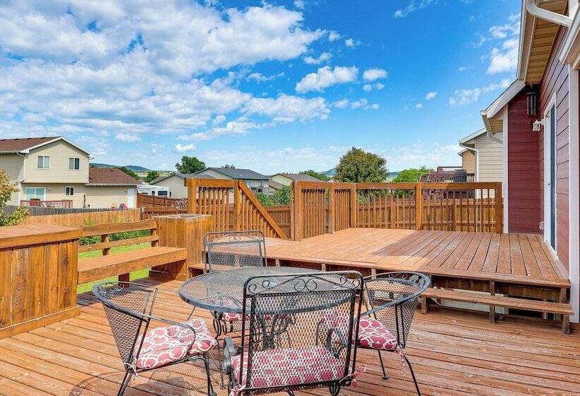 Black Hills Family Home: Close To Hiking Trails!