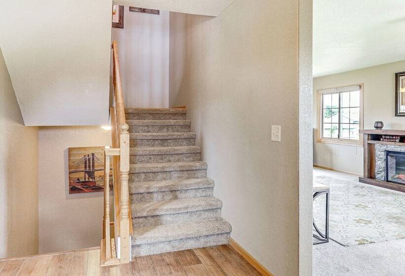 Black Hills Family Home: Close To Hiking Trails!