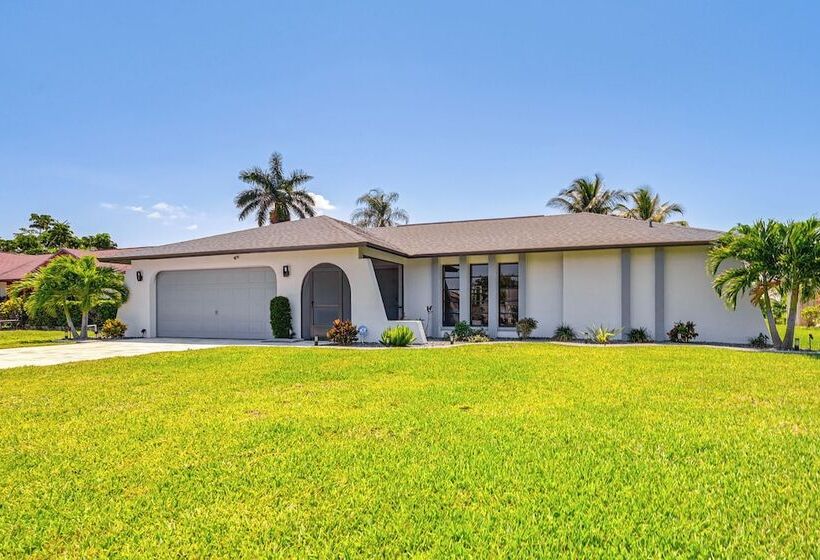 Bonita Springs Home W/ Lake Views: 8 Mi To Beach!