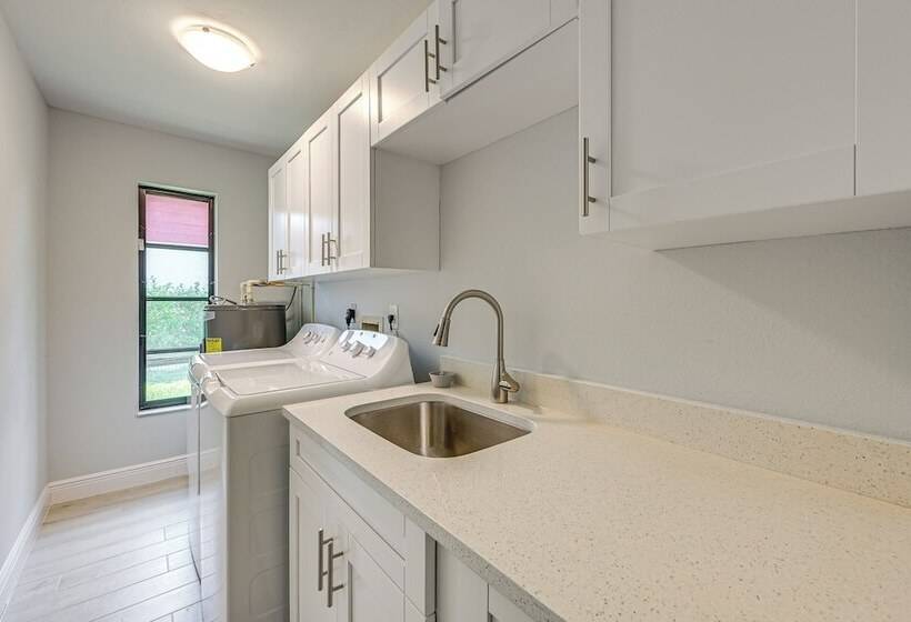 Bonita Springs Home W/ Lake Views: 8 Mi To Beach!