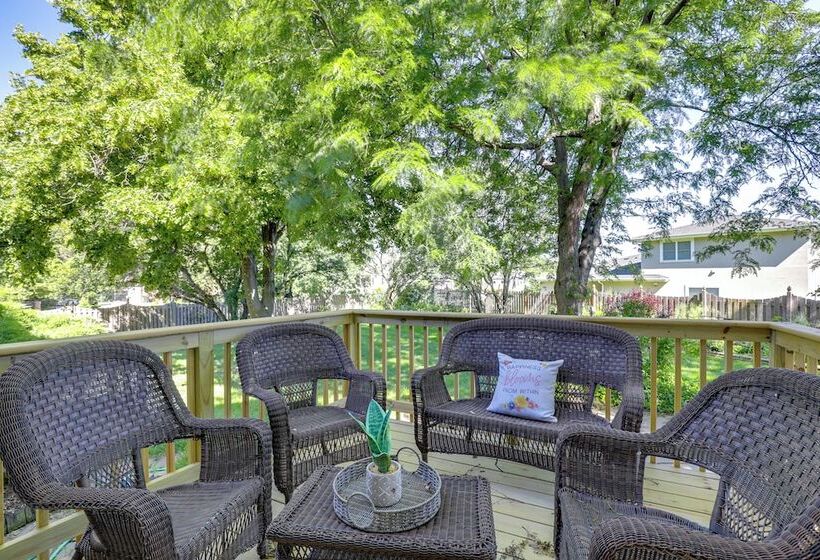 1 Mi To Holmes Lake: Bright & Modern Lincoln Home!