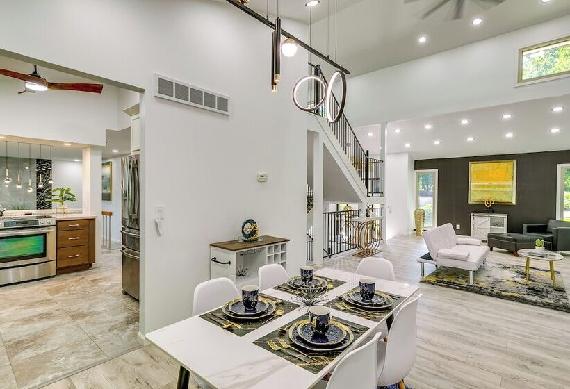 1 Mi To Holmes Lake: Bright & Modern Lincoln Home!