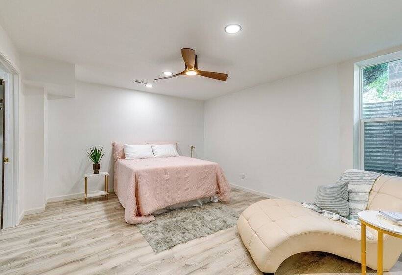 1 Mi To Holmes Lake: Bright & Modern Lincoln Home!