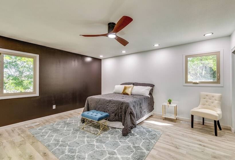 1 Mi To Holmes Lake: Bright & Modern Lincoln Home!