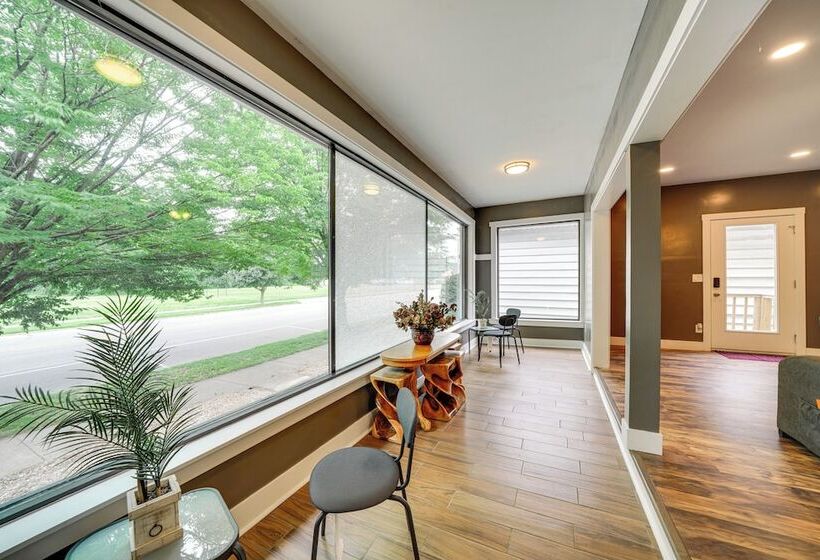 Bright New Albany Home: 12 Mi To Churchill Downs!