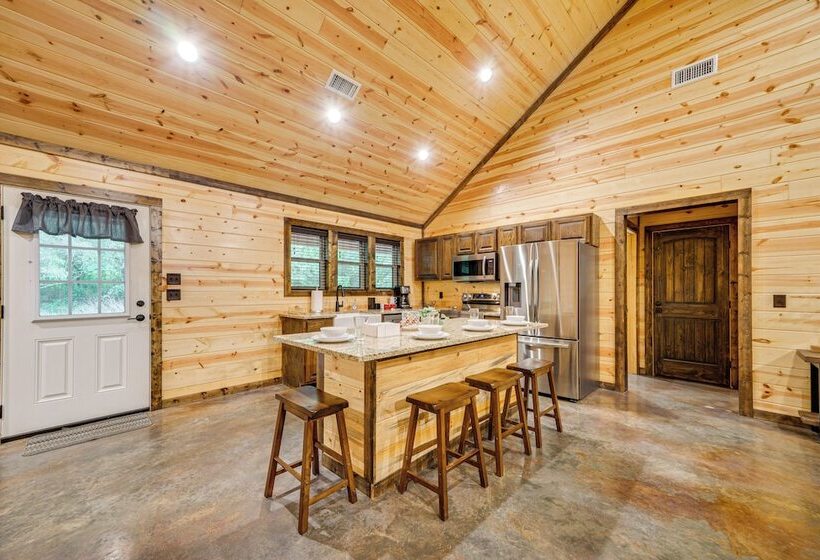 Broken Bow Cabin W/ Private Hot Tub: 14 Mi To Lake