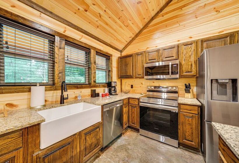 Broken Bow Cabin W/ Private Hot Tub: 14 Mi To Lake