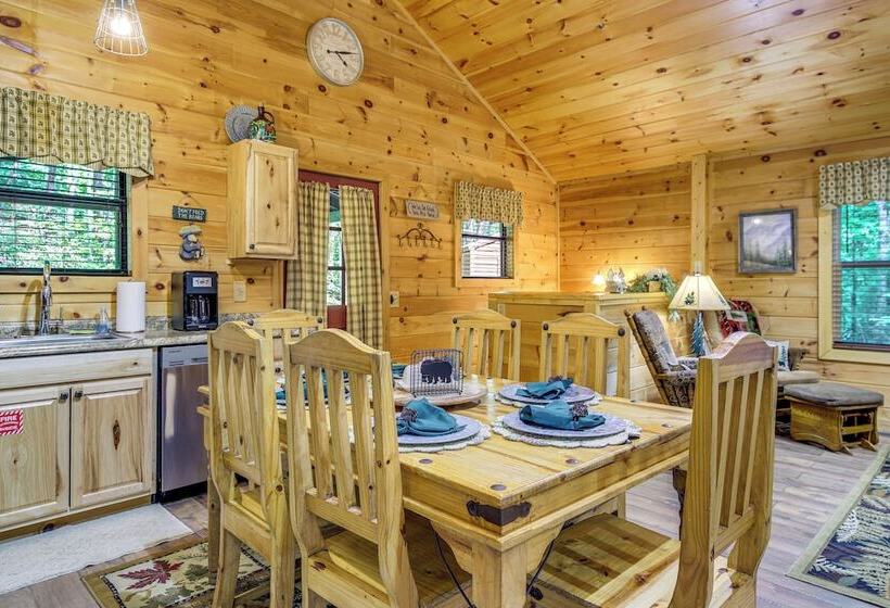 Cabin W/ Private Hot Tub ~ 7 Mi To Pigeon Forge!