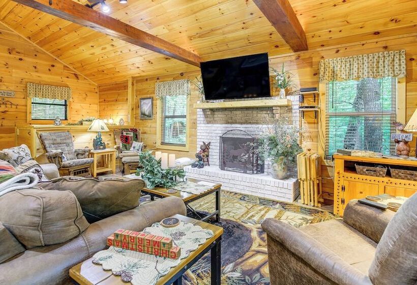 Cabin W/ Private Hot Tub ~ 7 Mi To Pigeon Forge!