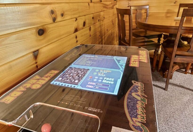 Rustic 3br Cabin Near Lake W/ Hot Tub!