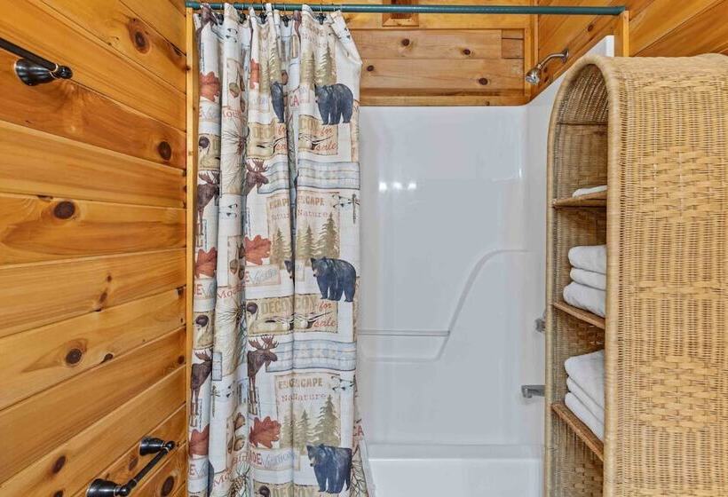 Rustic 3br Cabin Near Lake W/ Hot Tub!
