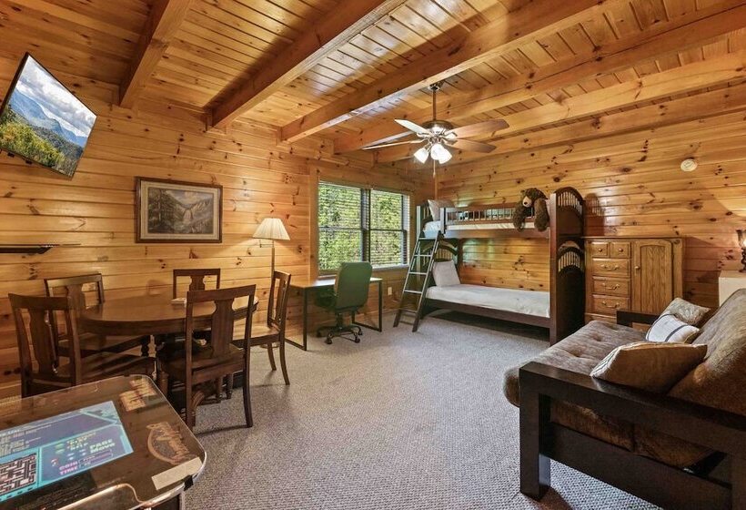 Rustic 3br Cabin Near Lake W/ Hot Tub!