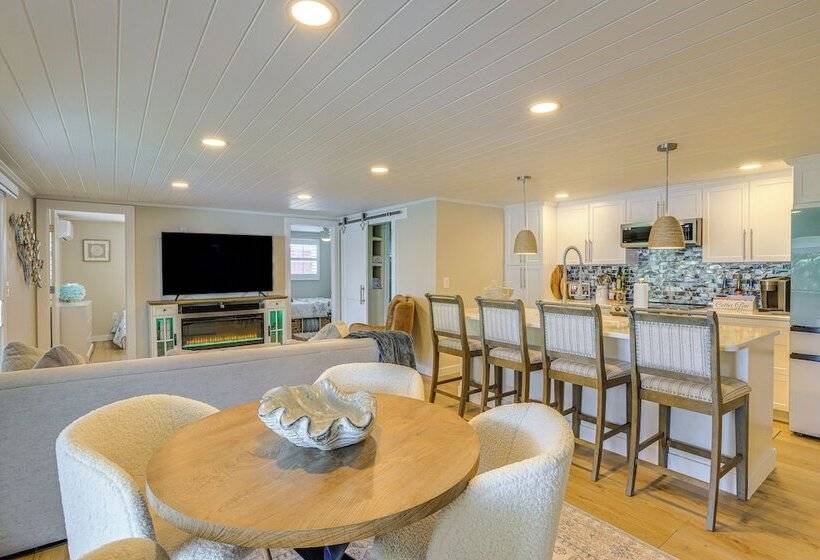 Canal Front Horseshoe Beach Home W/ Private Dock!