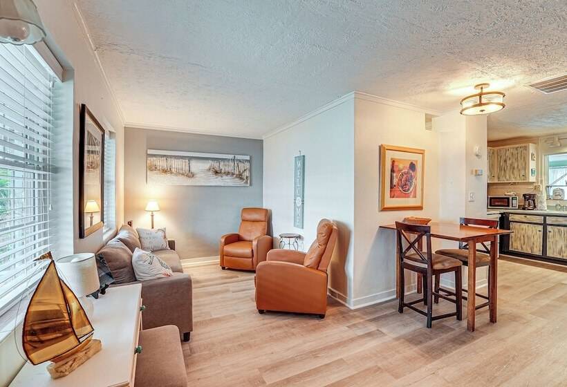 Carrabelle Cottage W/ Bbq Grill ~ 7 Mi To Beach!