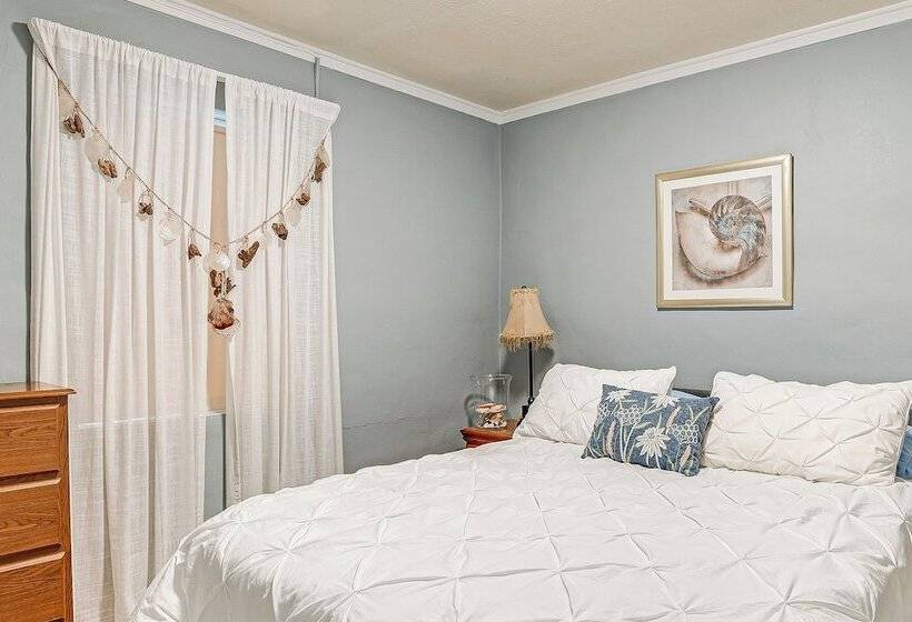 Carrabelle Cottage W/ Bbq Grill ~ 7 Mi To Beach!