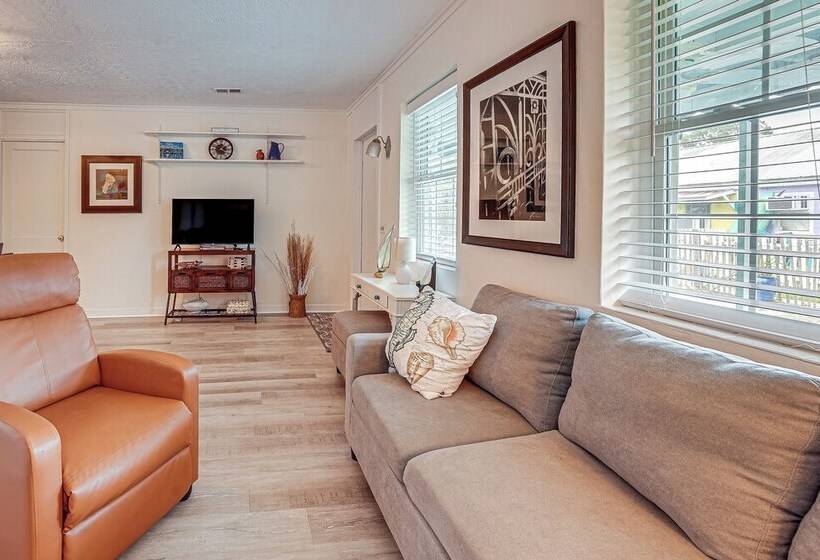 Carrabelle Cottage W/ Bbq Grill ~ 7 Mi To Beach!