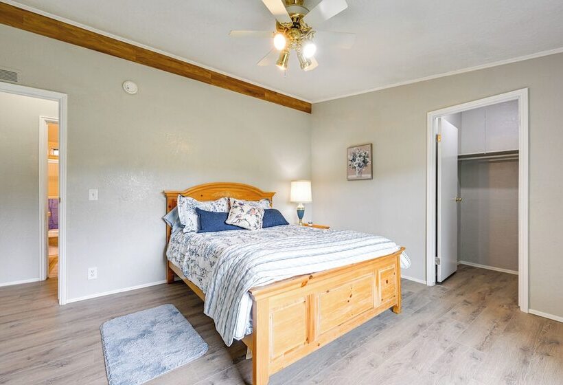 Castle Rock Home Near Cowlitz River, Dogs Welcome!