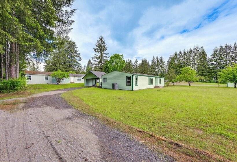 Castle Rock Home Near Cowlitz River, Dogs Welcome!