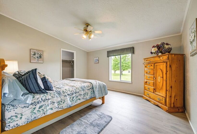 Castle Rock Home Near Cowlitz River, Dogs Welcome!