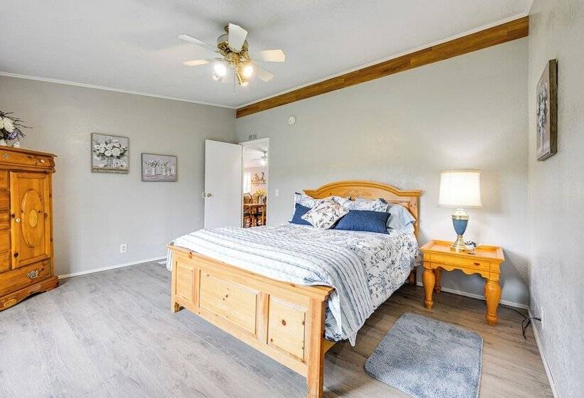 Castle Rock Home Near Cowlitz River, Dogs Welcome!