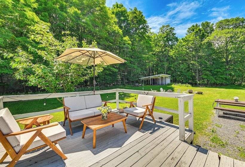 Charming Catskills Getaway: Hike, Bike, Sip & More