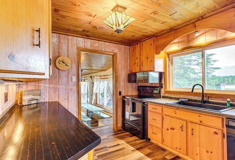 Charming Clam Lake Cottage W/ Dock & Deck!