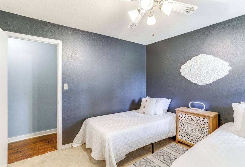 Charming Heber Springs Home W/ Deck & Fire Pit!