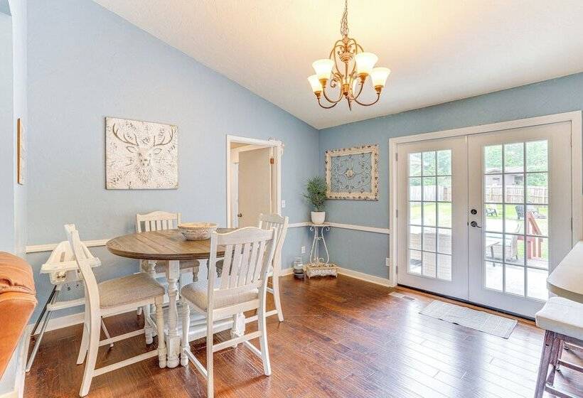 Charming Heber Springs Home W/ Deck & Fire Pit!