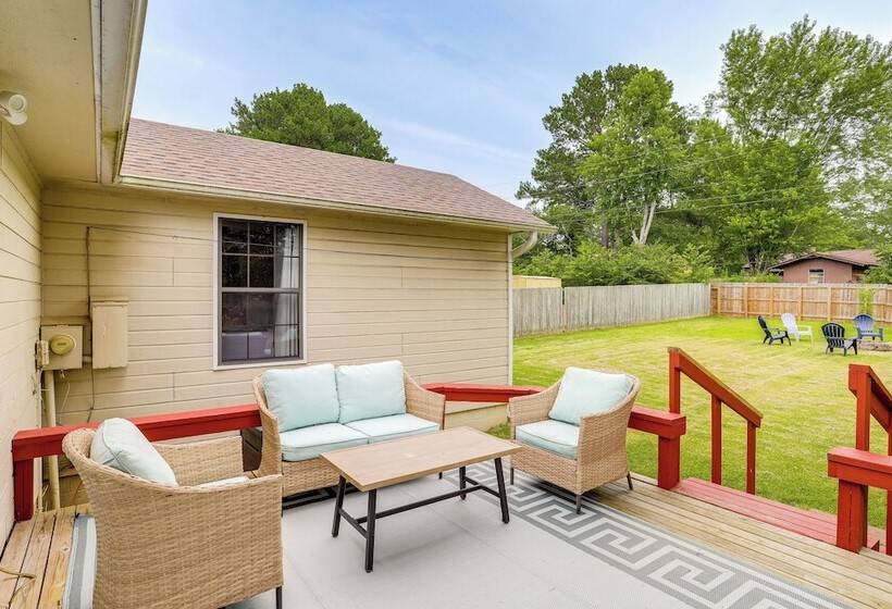 Charming Heber Springs Home W/ Deck & Fire Pit!