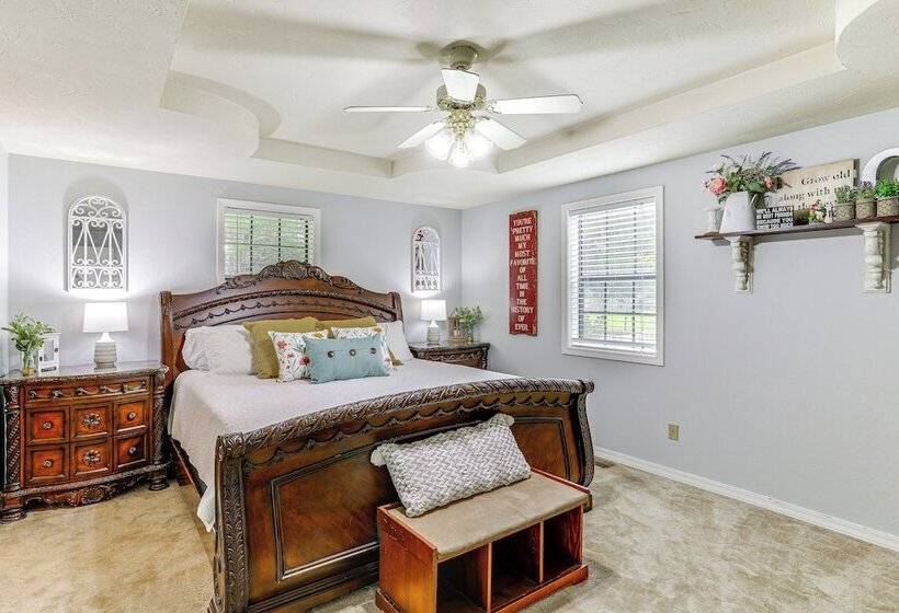 Charming Heber Springs Home W/ Deck & Fire Pit!