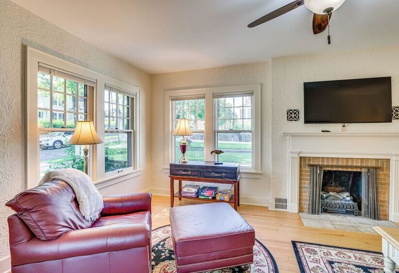 Charming Lake Mills Home Near Rock Lake & Beach