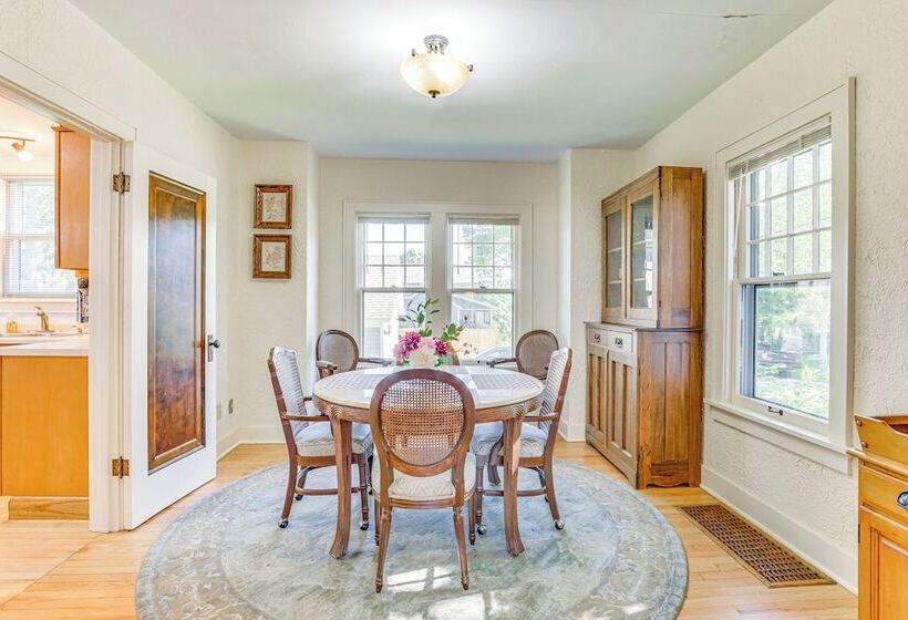 Charming Lake Mills Home Near Rock Lake & Beach