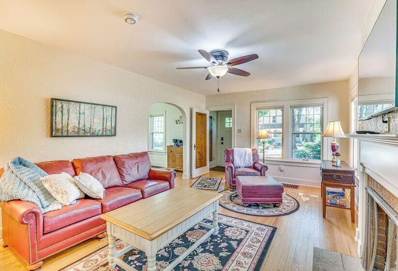 Charming Lake Mills Home Near Rock Lake & Beach