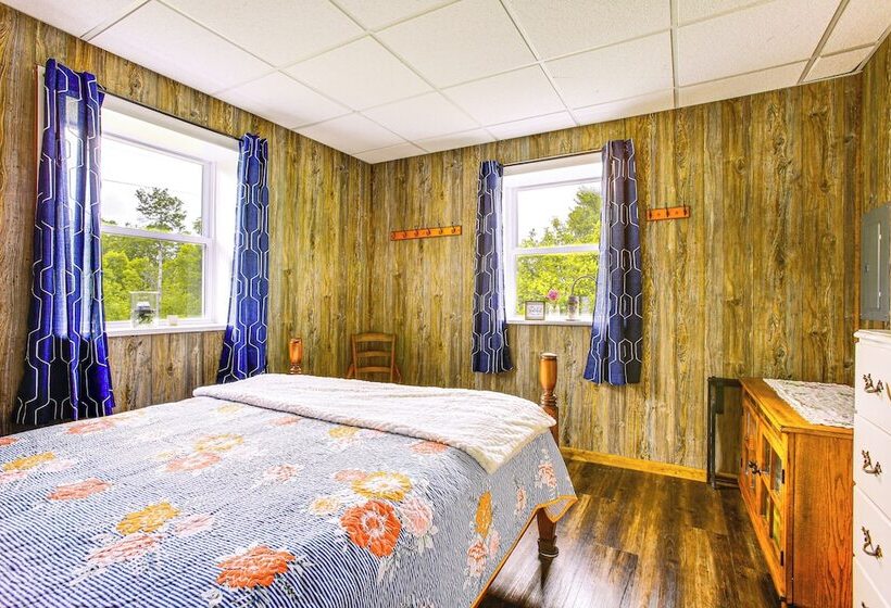 Charming Stone Cottage In Marion W/ Fire Pit!