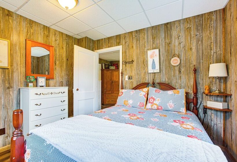 Charming Stone Cottage In Marion W/ Fire Pit!