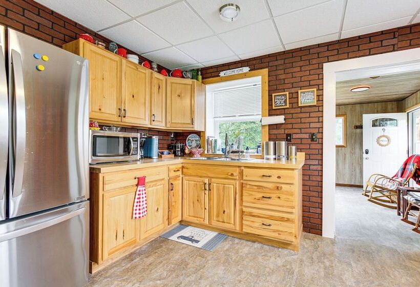 Charming Stone Cottage In Marion W/ Fire Pit!