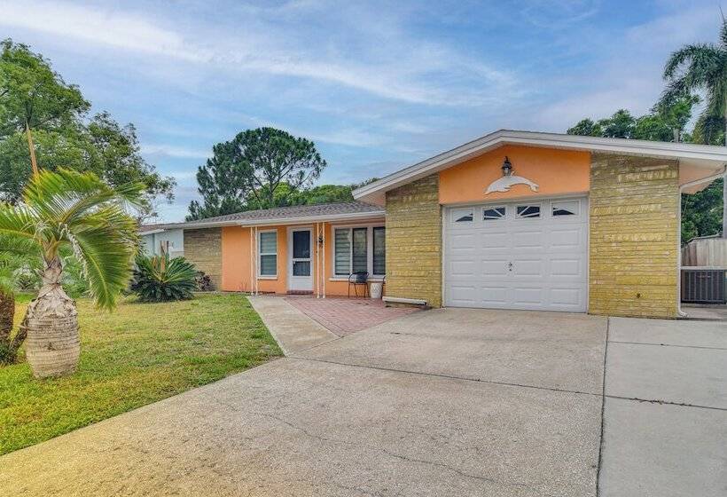 Clearwater Home W/ Outdoor Shower ~ 5 Mi To Beach!